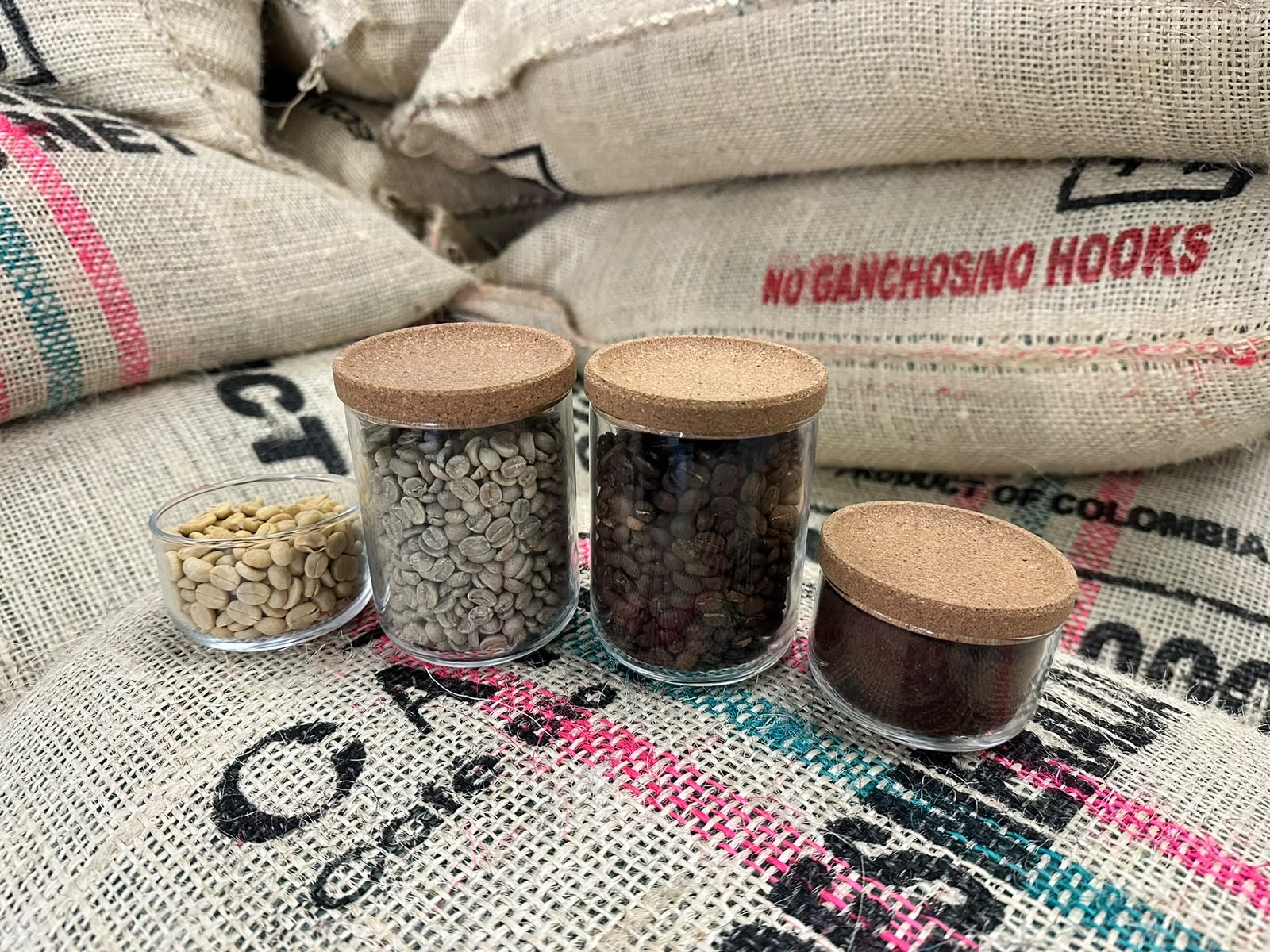 From green bean to ground coffee: the stages in jars